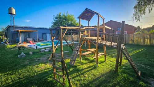 Carlos Keen House | Hermosa Casa con piscina y parque