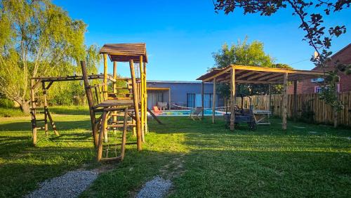 Carlos Keen House | Hermosa Casa con piscina y parque