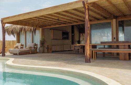 Canoas House | Hermosa casa con piscina frente al mar