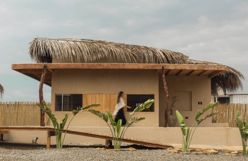 Canoas House | Hermosa casa con piscina frente al mar