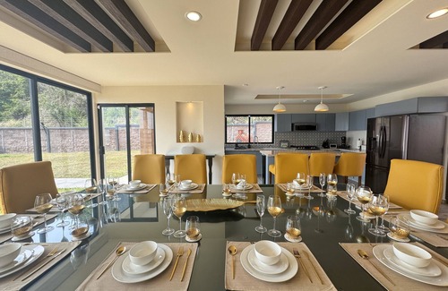 Alvarado House | Hermosa Casa. Privacidad y Seguridad ¡increíbles Vistas, Alberca, Jacuzzi y Más!
