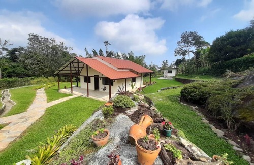 Sasaima Villa | Hermosa Finca en el campo, 3 casas, 5 cuartos, 5 baños, rentan individualmente.