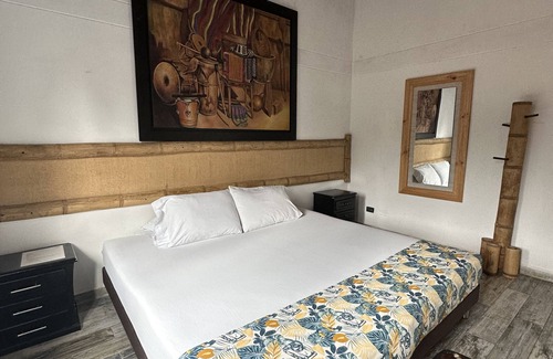 Medellin Hotel | Hermosa Habitacion Chalet Superior En Santa Elena