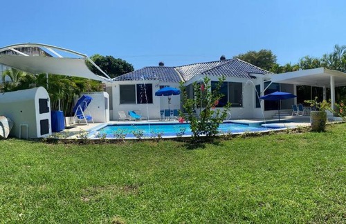 Girardot Villa | HERMOSA VILLA FAMILIAR CONDOMINIO CAMPESTRE EL PEÑON Piscina Privada Campo de Golf