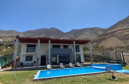 Independencia House | Hermosa y Grande Casa de Campo con Vista Increíble al Valle de Cieneguilla