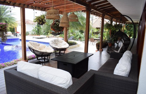 El Cerrito Villa | Hermosa y lujosa Finca en Santa Elena