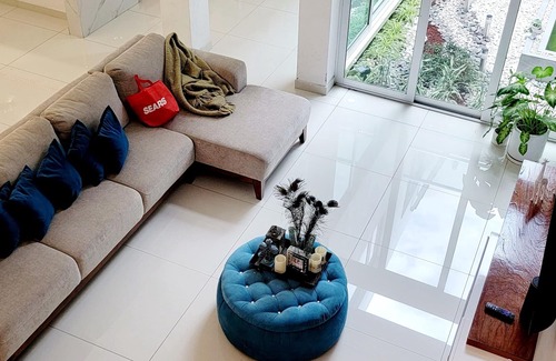 Uruapan House | Hermosa y moderna casa que te ofrece una relajada estadía.