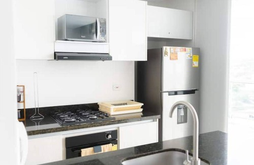 Marbella Apartment | Hermoso Apto Cerca al Aeropuerto, mar con Piscina
