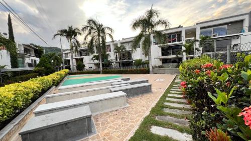 Santa Fe de Antioquia Apartment | Hermoso Apartasol! cerca a Plaza Principal, Aire Acondicionado, Vista a la Piscina