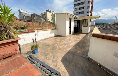Pereira Apartment | Hermoso Apartamento CON Terreza Ubicado EN EL Centro DE Pereira, Para 6 Personas