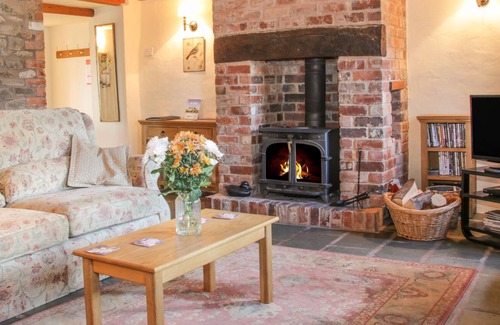 Bromlow Cottage | HERON COTTAGE, pet friendly, with open fire in Hope, Shropshire