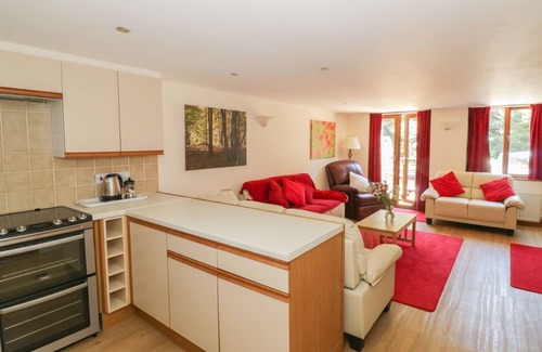 Stalham Cottage | HERON COTTAGE, pet friendly, with pool in Wayford