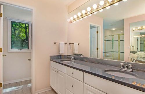 Holland House | Heron Creek