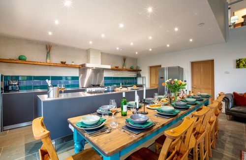 Honiton House | Heron House - Five Bedroom House, Sleeps 12