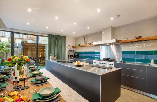 Honiton House | Heron House - Five Bedroom House, Sleeps 12