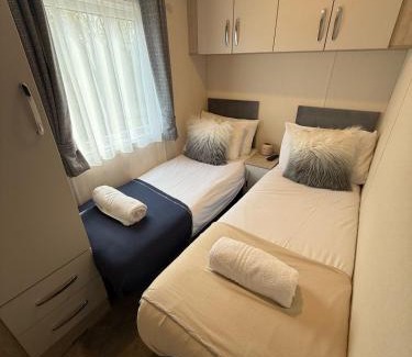 Malton House | Heron Lodge with Hot Tub at Brickyard Lakes