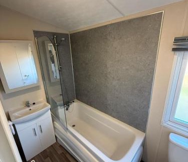 Malton House | Heron Lodge with Hot Tub at Brickyard Lakes