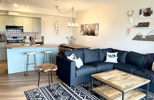 East Kootenay Condo | Heron Point - Lake & Mountain View - 5 Min Walk to Beach & Downtown