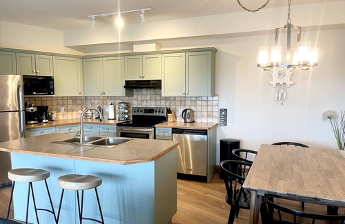 East Kootenay Condo | Heron Point - Lake & Mountain View - 5 Min Walk to Beach & Downtown