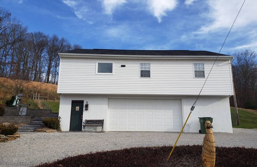 Stewartstown House | Heron's Hollow 2 bedroom spacious farm stay on 30 acres