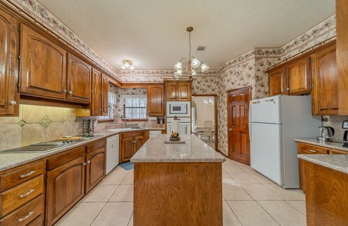 Spring House | Heron's Landing: POOL/HOT TUB + 2 Acres in Houston (Spring), TX