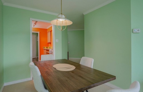 James Bay Condo | Heron's Nest-Bright and Airy Suite with Study, steps away from Downtown Victoria by Victoria Prime!