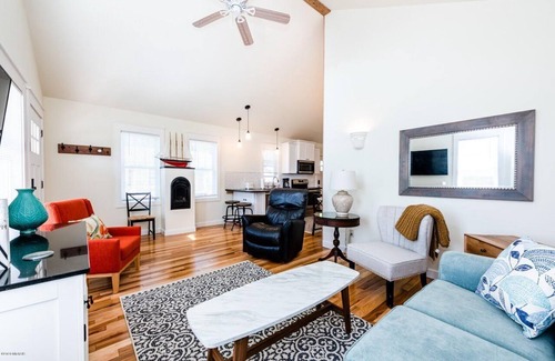 Paw Paw Lake House | Heron's Nest I ALL SIX Paw Paw Lake Cottages