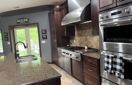 College Grove House | HERON'S NEST. Spacious, Clean. Peaceful. Near Historic Downtown Franklin, TN.