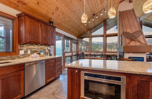 Windcliff Estates House | Herondale Luxury Vacation At Windcliff 3 Bedroom Home by RedAwning