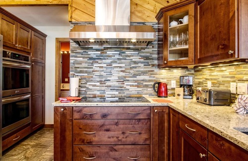 Windcliff Estates House | Herondale Luxury Vacation At Windcliff 3 Bedroom Home by RedAwning