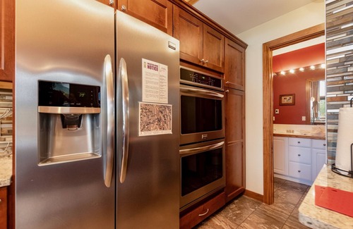 Windcliff Estates House | Herondale Luxury Vacation At Windcliff 3 Bedroom Home by RedAwning