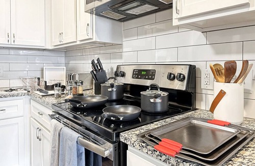 Cornelius Apartment | Herons Cove, Elevator, 4th Floor Views, Gym, Pool