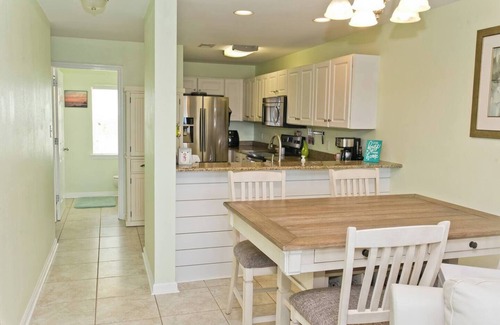 Innerarity Townhomes House | Herons Nest: Gorgeous Waterfront Unit with Kayaks!