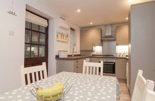 Ruswarp House | HERONS REACH, pet friendly, with a garden in Whitby