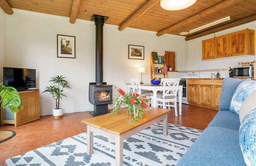 Kettering Cottage | Herons Studio A Picturesque Couples Cottage