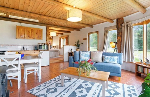 Kettering Cottage | Herons Studio A Picturesque Couples Cottage