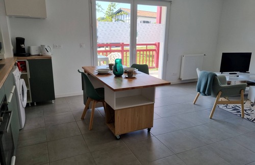 Briscous Apartment | Herriko Apartment, 1 to 2 adults and 1 child