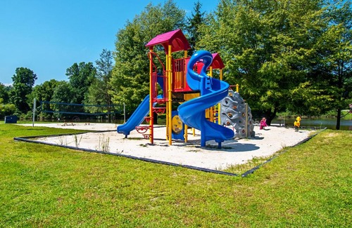 Lebanon - Pine Grove Resort | Hershey Camping Resort Loft Park Model 7