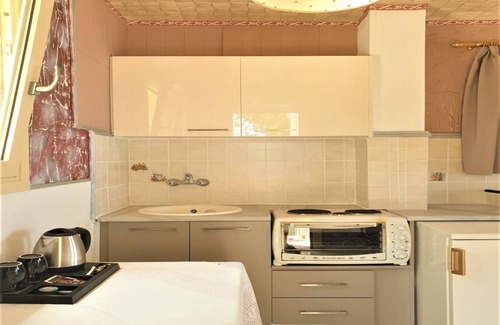 Piskopiano House | Hersonisos - Sleeps 15 - Parking - Pool - Garden