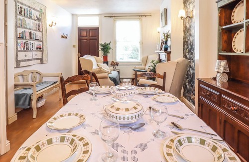 Arbury Cottage | HERTFORD STREET, pet friendly, character holiday cottage in Cambridge