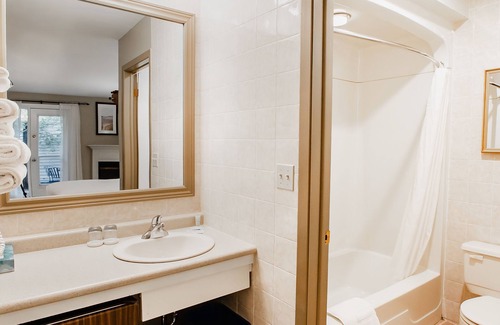 Zurich Hotel | Hessenland Inn & Schatz Winery