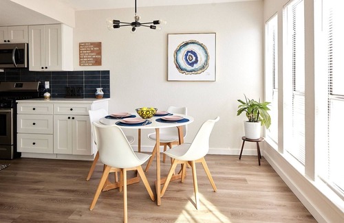 Barrington Oaks Hotel | Hestia: Modern Townhous Near Apple & Domain