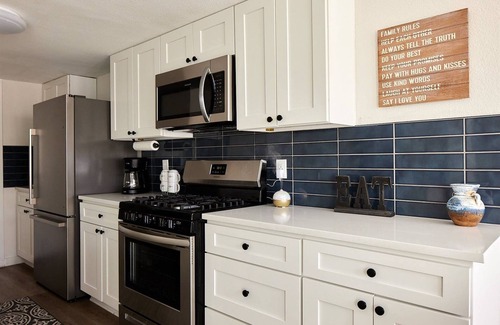 Barrington Oaks Hotel | Hestia: Modern Townhous Near Apple & Domain