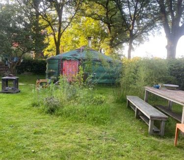 Nieuwleusen Other | Het binnenerf yurt en keetjes