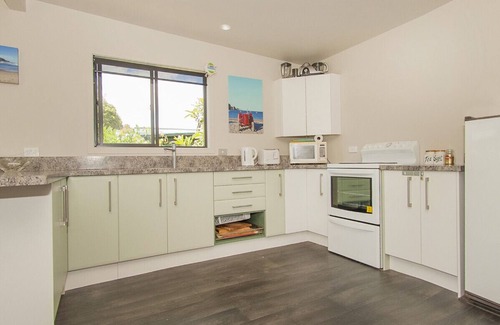 Whangamata Cottage | Hetherington Haven - Whangamata Holiday Home