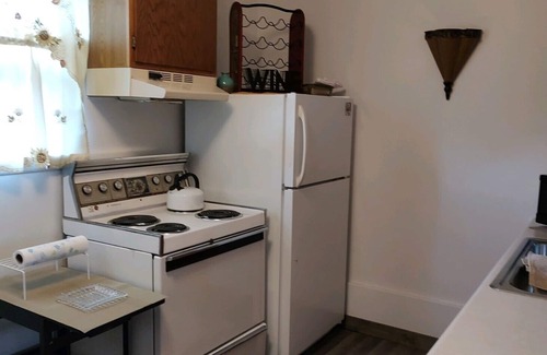 Hettinger Apartment | Hettinger Hunting lodge, rent by the day,week, or month walking
