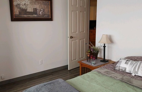 Hettinger Apartment | Hettinger Hunting lodge, rent by the day,week, or month walking