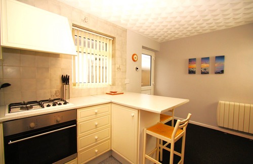 Moelfre House | Heulwen - sleeps 7 - Moelfre - Anglesey