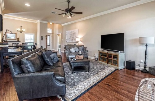Hewitt House | Hewitt - A Home Away from Home!