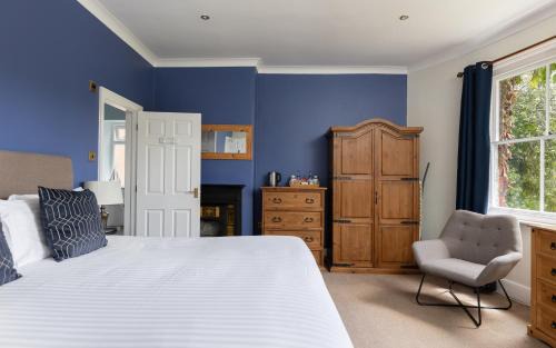 Newport House | Hewitt's Restaurant & Rooms